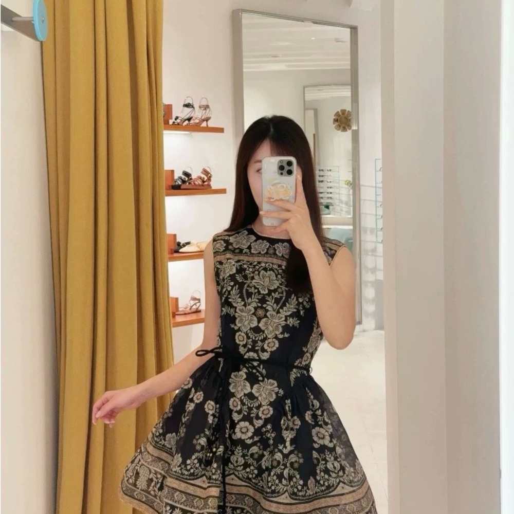 Sleeveless Black Floral Border-Print Dress - Picture 11 of 12